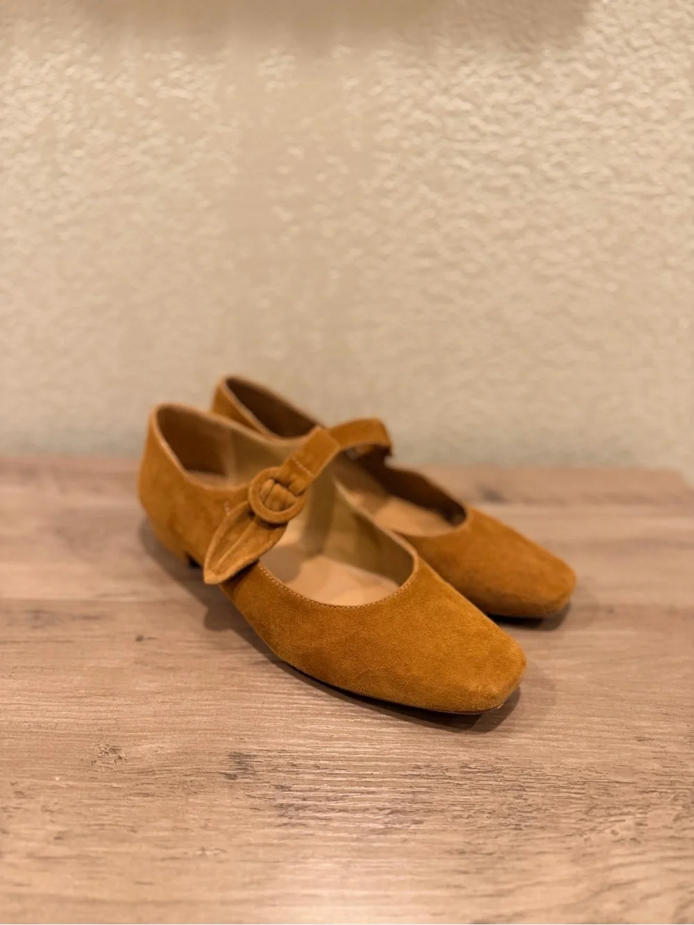 Doen Sailor Suede Blck Heel Mary Janes in Camel Size 37